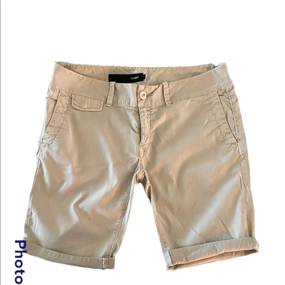 Union brand Bermuda shorts. Khaki color. Size 31